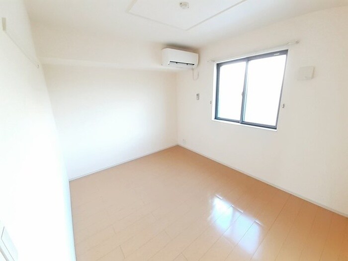 物件内観写真4　(居室)