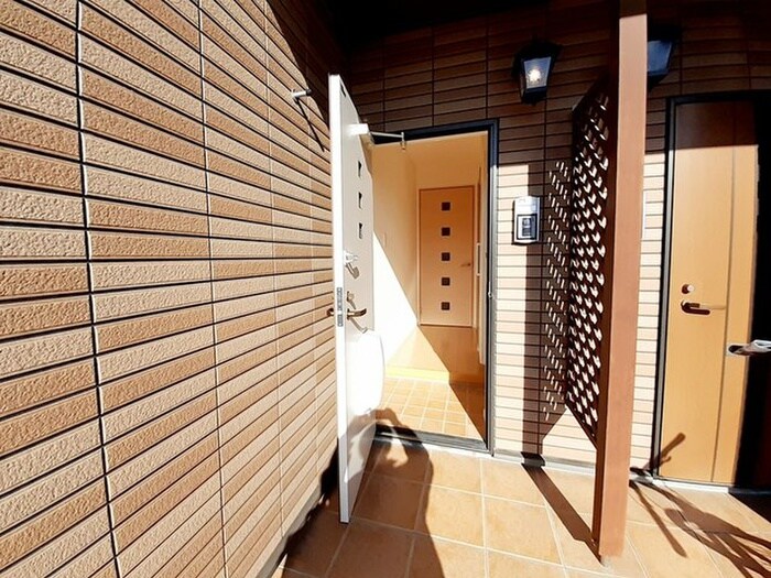 物件内観写真11　(玄関)