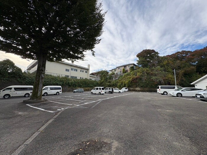 物件外観写真2　(駐車場)