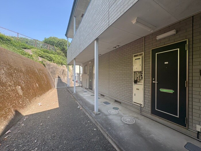 物件外観写真4　(エントランス部分)