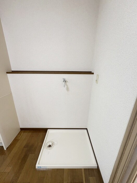 物件内観写真12　(洗濯機置場)