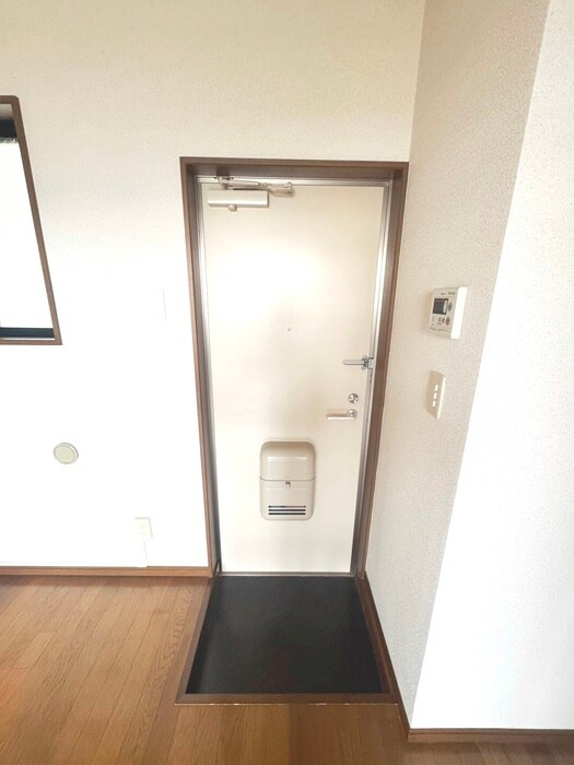 物件内観写真16　(玄関)