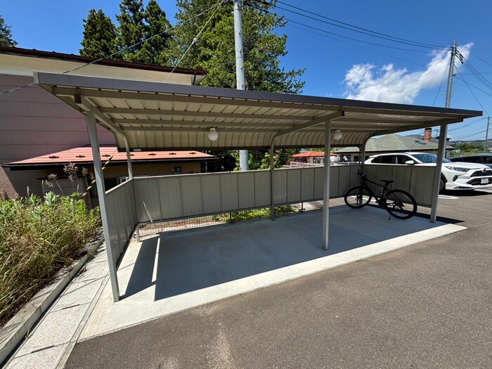 物件外観写真4　(駐輪場)