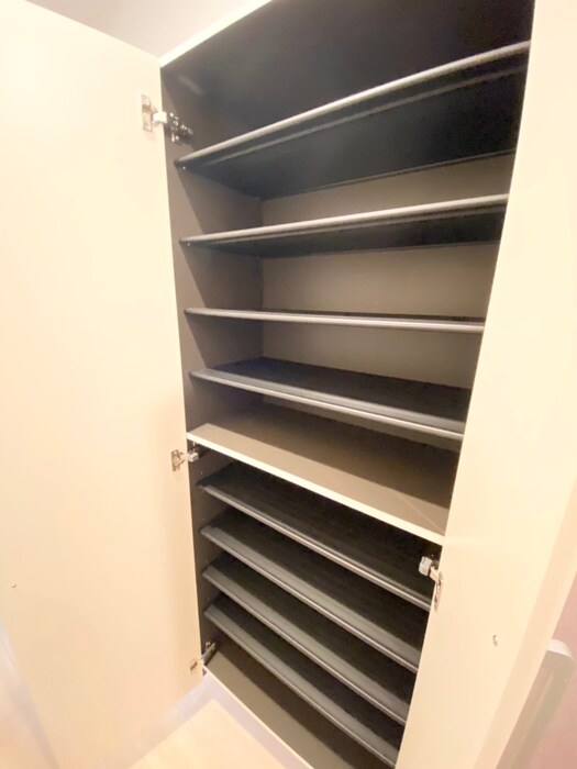 物件内観写真10　(靴箱)