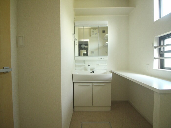 物件内観写真12　(洗面)