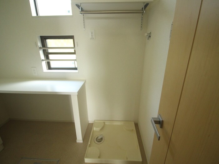 物件内観写真14　(洗濯機置場)