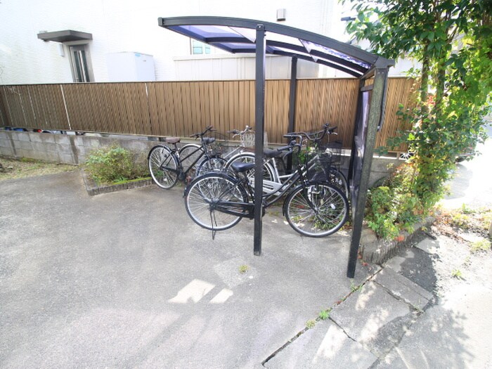 物件外観写真3　(駐輪場)