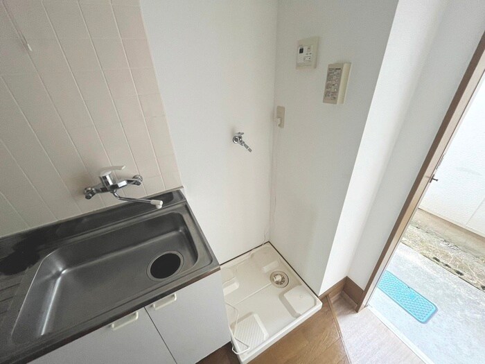 物件内観写真14　(洗濯機置場)