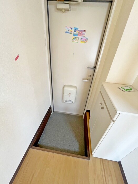 物件内観写真16　(玄関)