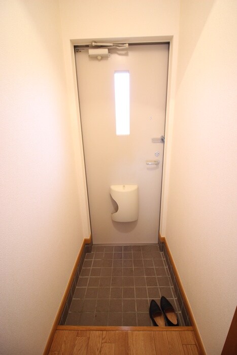 物件内観写真8　(玄関)