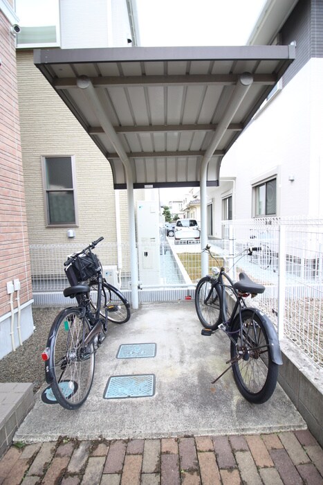 物件外観写真3　(駐輪場)