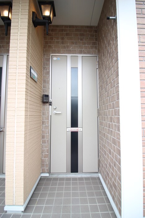 物件外観写真5　(エントランス部分)