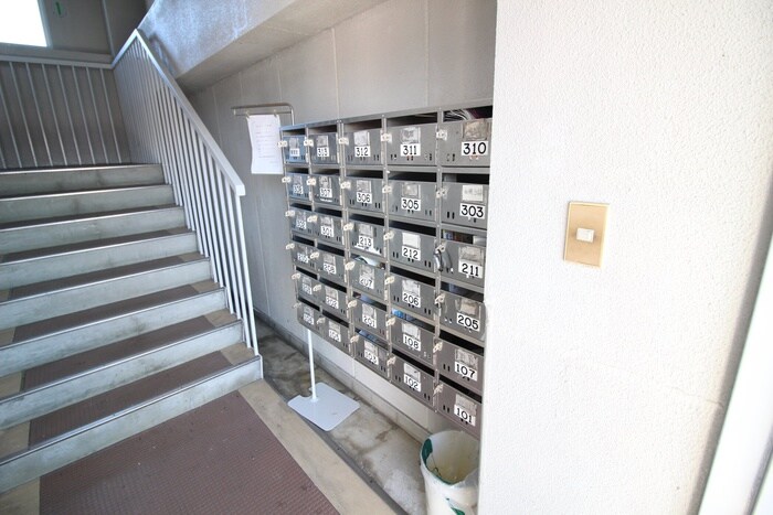 物件外観写真5　(エントランス部分)