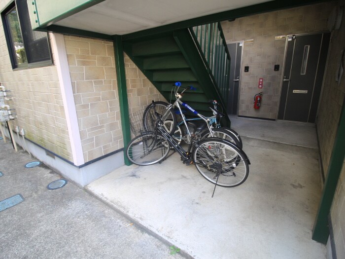 物件外観写真4　(駐輪場)
