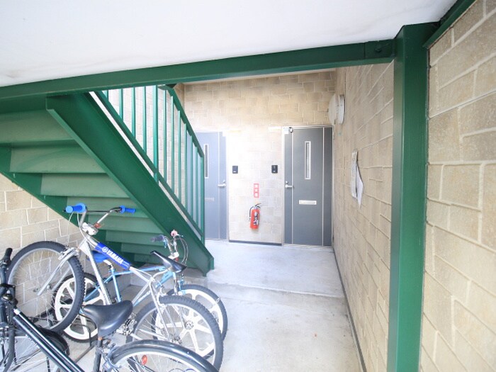 物件外観写真5　(エントランス部分)