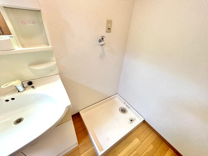 物件内観写真13　(洗濯機置場)