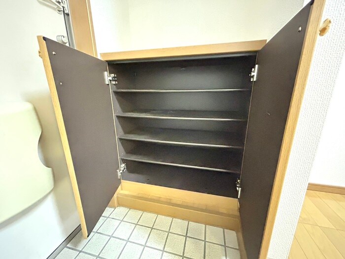 物件内観写真15　(靴箱)