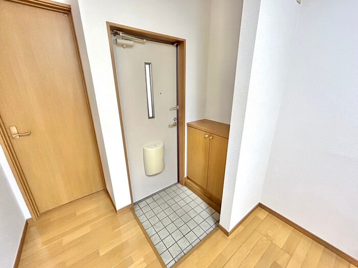 物件内観写真16　(玄関)