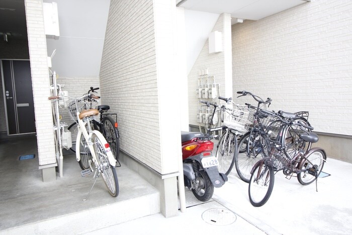 物件外観写真5　(駐輪場)
