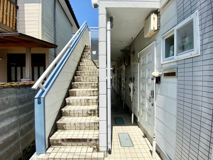 物件外観写真4　(エントランス部分)