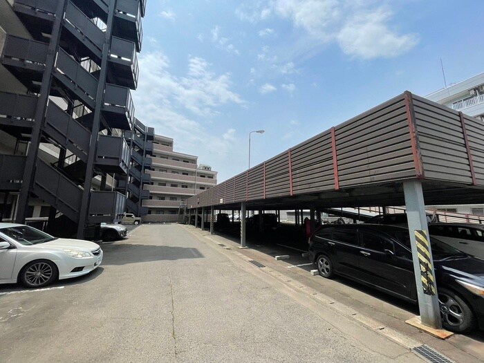 物件外観写真2　(駐車場)