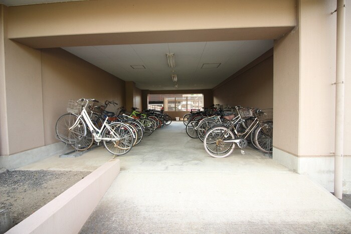 物件外観写真3　(駐輪場)