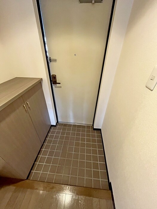 物件内観写真16　(玄関)