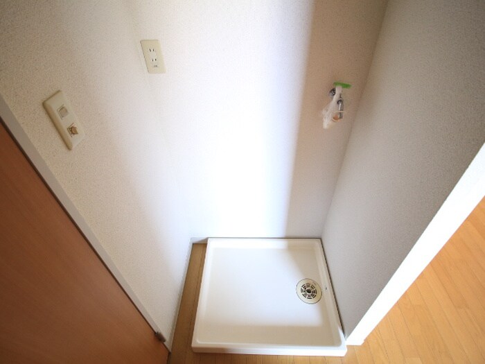 物件内観写真13　(洗濯機置場)