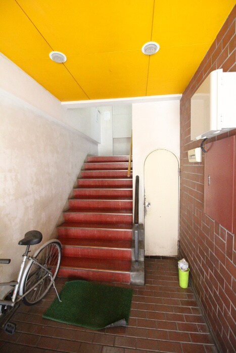 物件外観写真3　(エントランス部分)