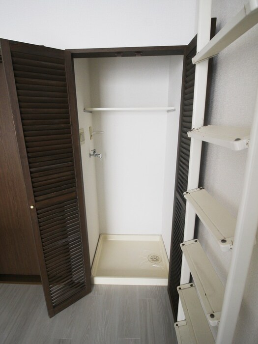 物件内観写真11　(洗濯機置場)