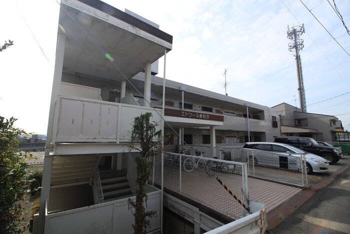 物件外観写真5　(エントランス部分)