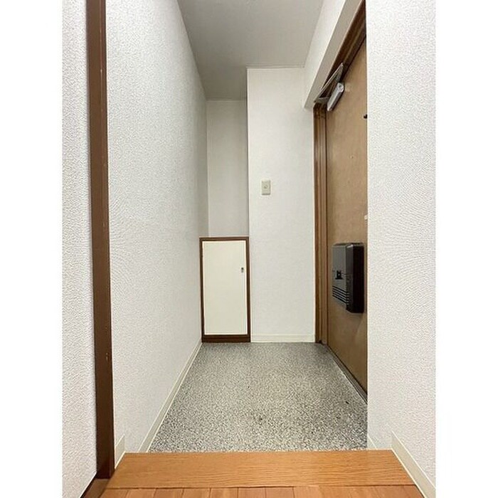物件内観写真13　(玄関)