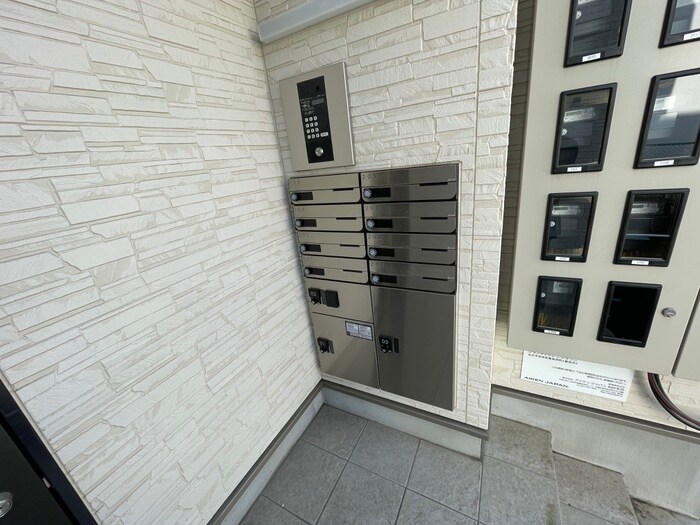 物件外観写真3　(エントランス部分)