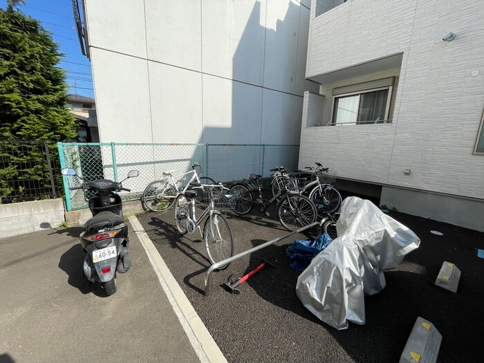 物件外観写真5　(駐輪場)