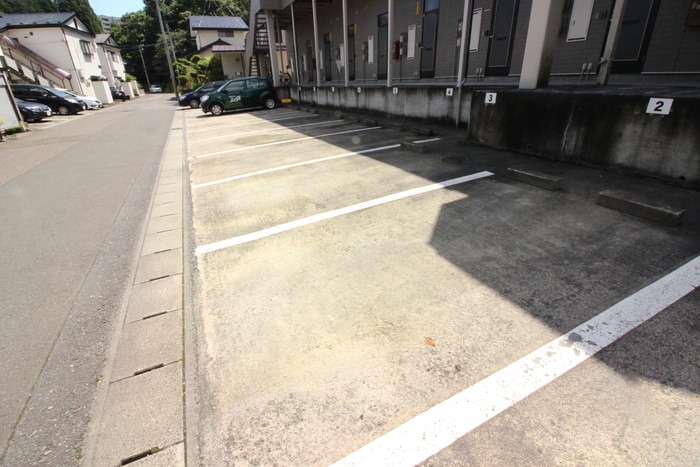 物件外観写真2　(駐車場)