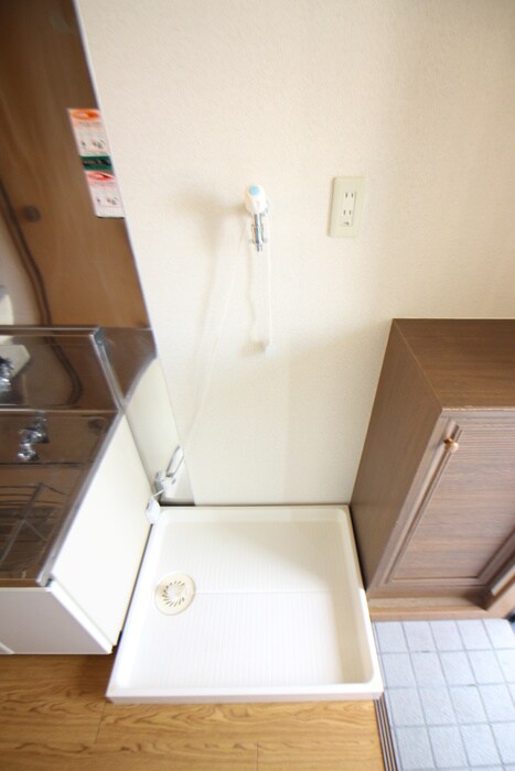 物件内観写真11　(洗濯機置場)