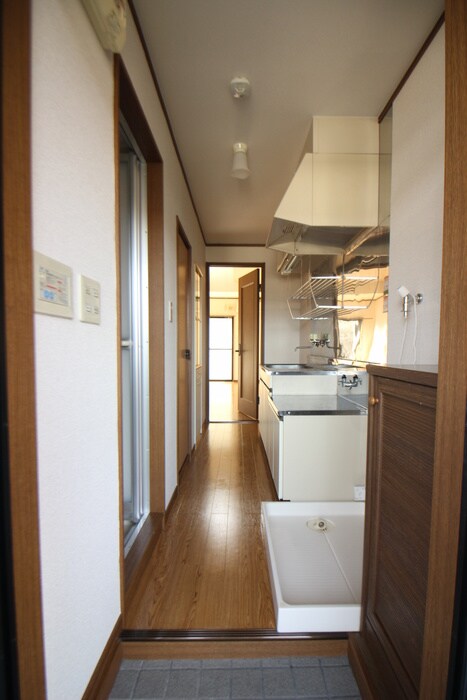 物件内観写真13　(玄関)