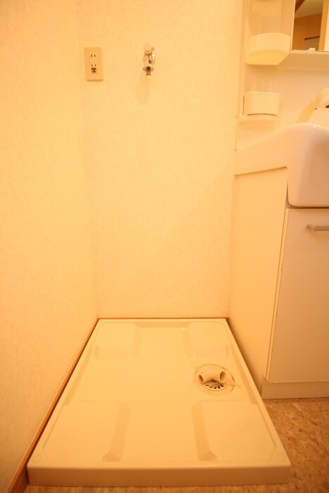 物件内観写真14　(洗濯機置場)