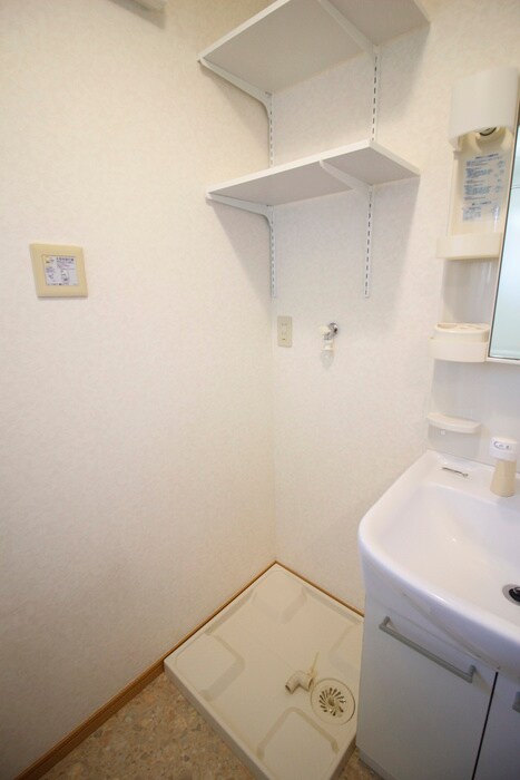 物件内観写真15　(洗濯機置場)