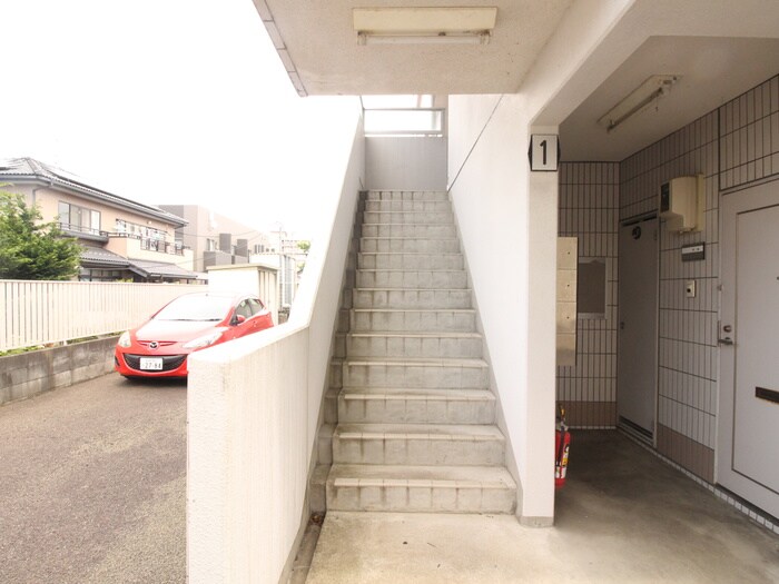 物件外観写真5　(エントランス部分)