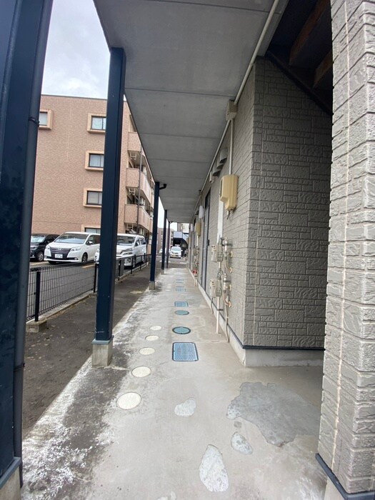 物件外観写真3　(エントランス部分)