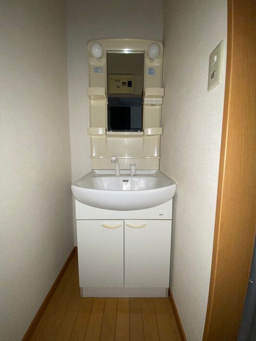 物件内観写真11　(洗面)