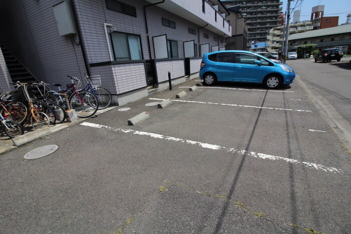 物件外観写真6　(駐車場)