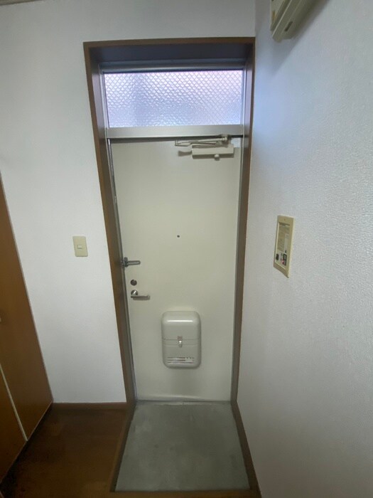 物件内観写真17　(玄関)