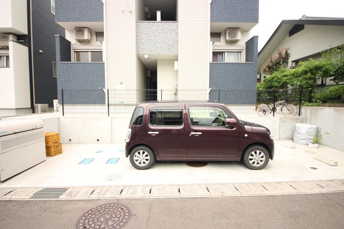 物件外観写真4　(駐車場)