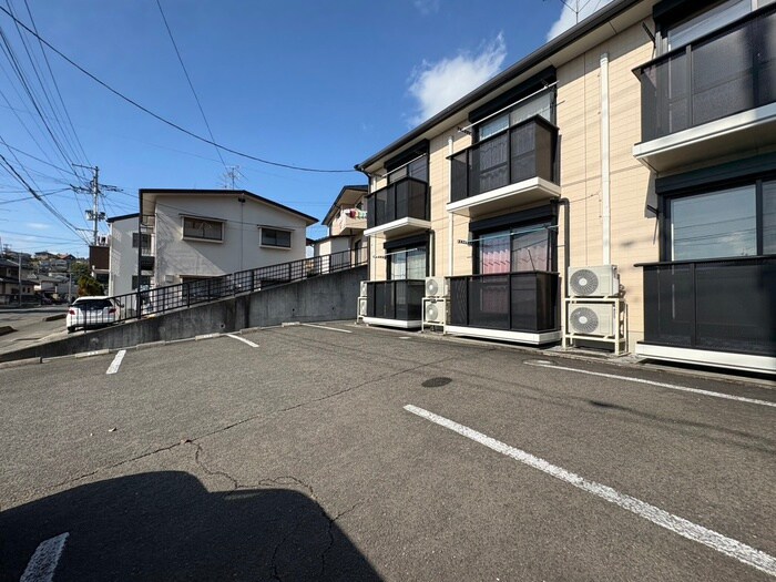 物件外観写真2　(駐車場)