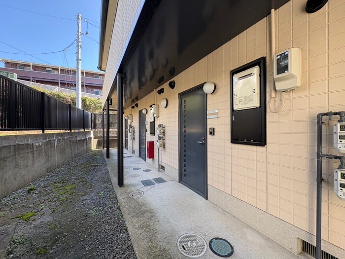 物件外観写真5　(エントランス部分)