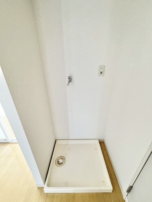 物件内観写真13　(洗濯機置場)