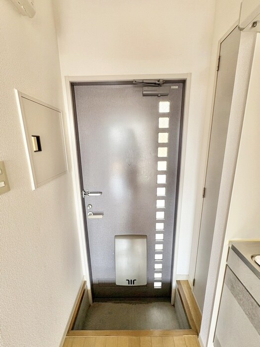 物件内観写真16　(玄関)