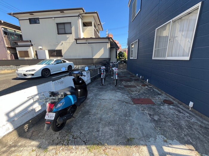 物件外観写真4　(駐輪場)